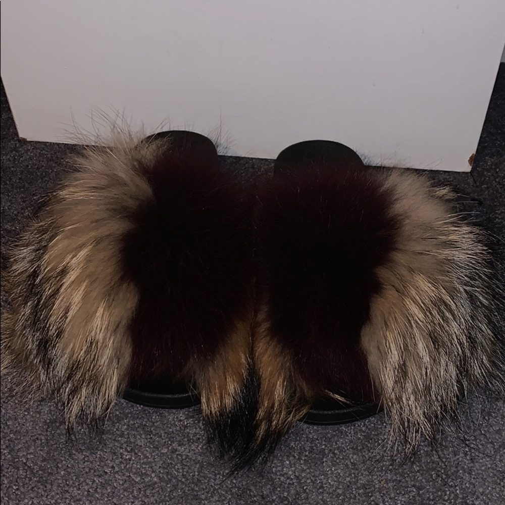 Faux fur slides